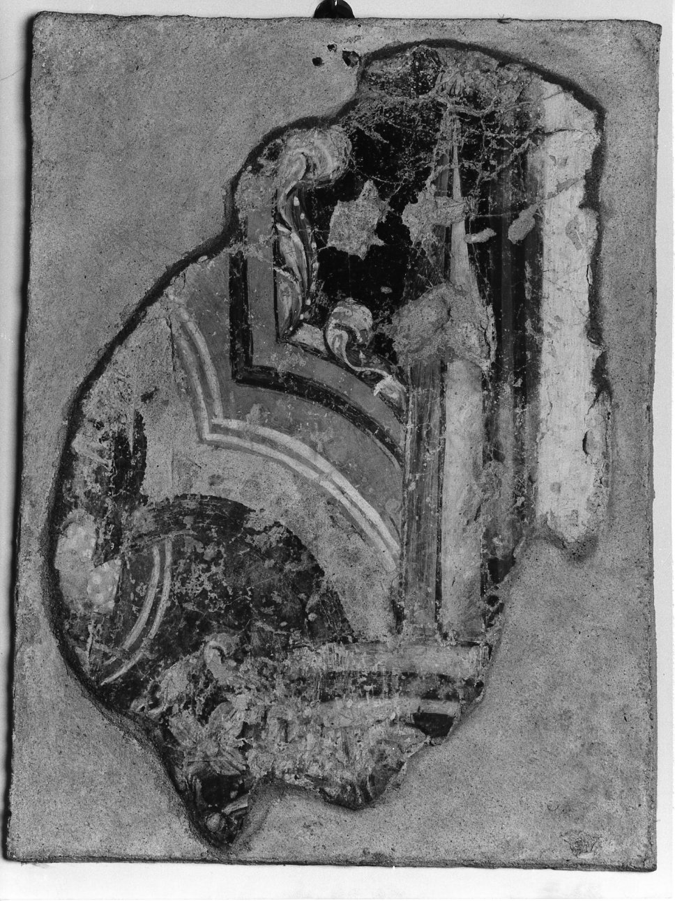 figura femminile (dipinto, frammento) - ambito campano (sec. VII)