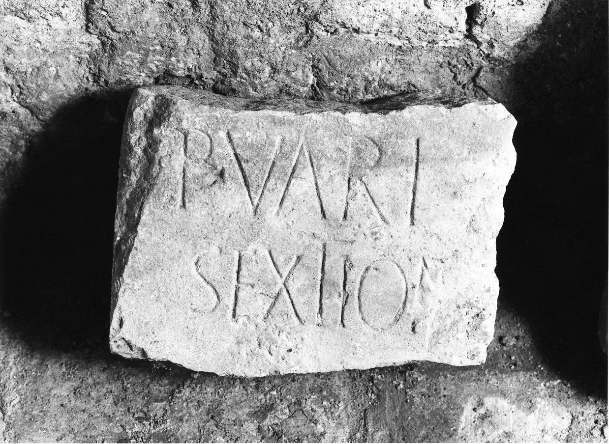 lapide, frammento - bottega Italia meridionale (secc. III/ IV)