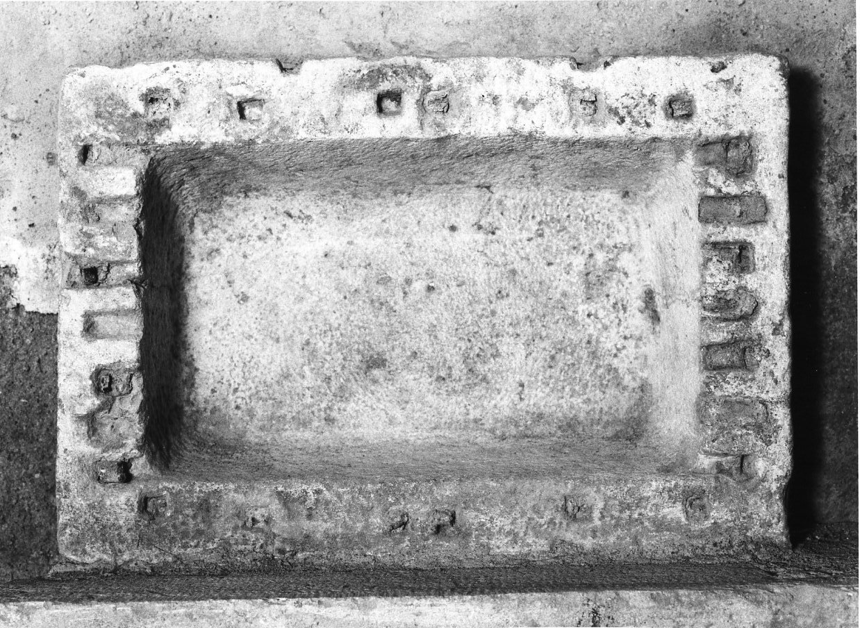 urna, opera isolata - bottega Italia meridionale (secc. XVI/ XVII)