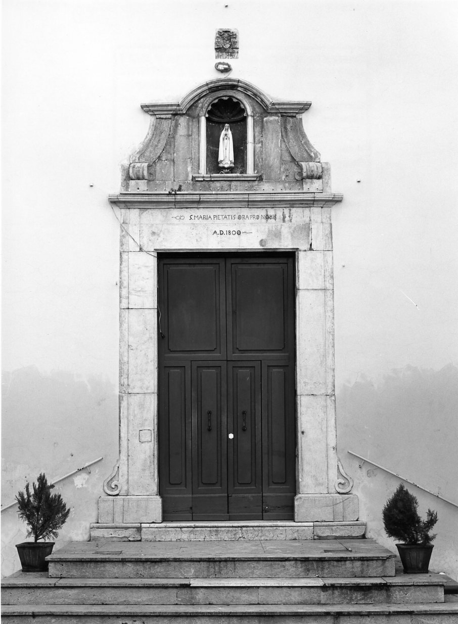 portale architravato, elemento d'insieme - bottega molisana (sec. XIX)