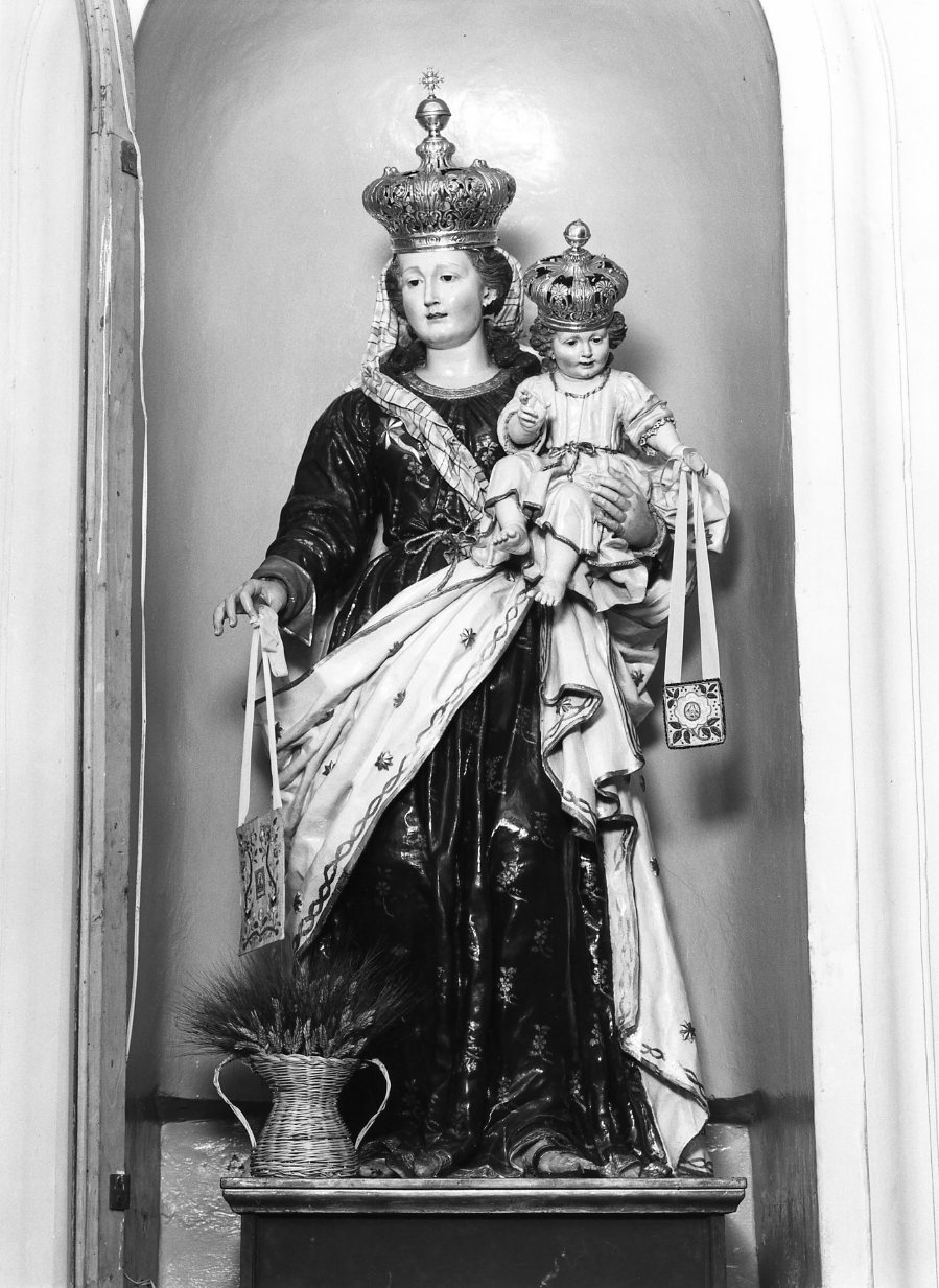 Madonna del Carmelo (statua processionale, opera isolata) di Falcucci Michele (seconda metà sec. XIX)
