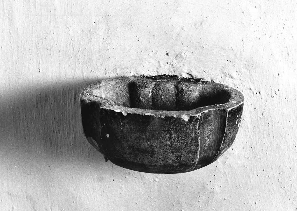 acquasantiera da parete, opera isolata - bottega Italia meridionale (secc. XVIII/ XIX)