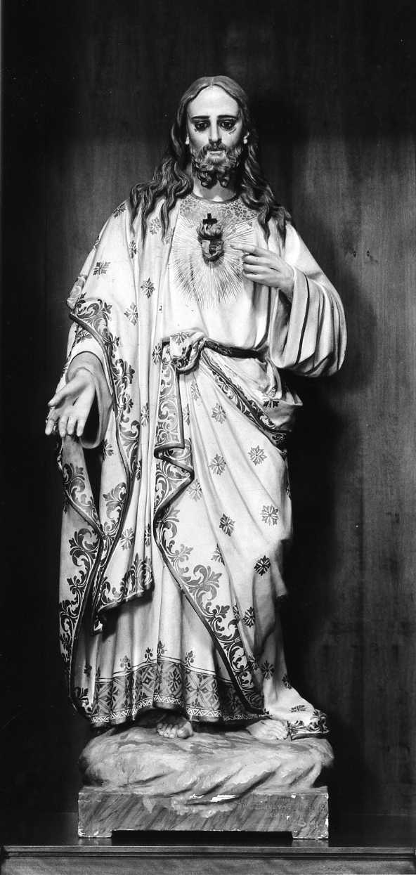 Cristo mostra il Sacro Cuore (statua, opera isolata) di Raffaelli Luigi (sec. XX)