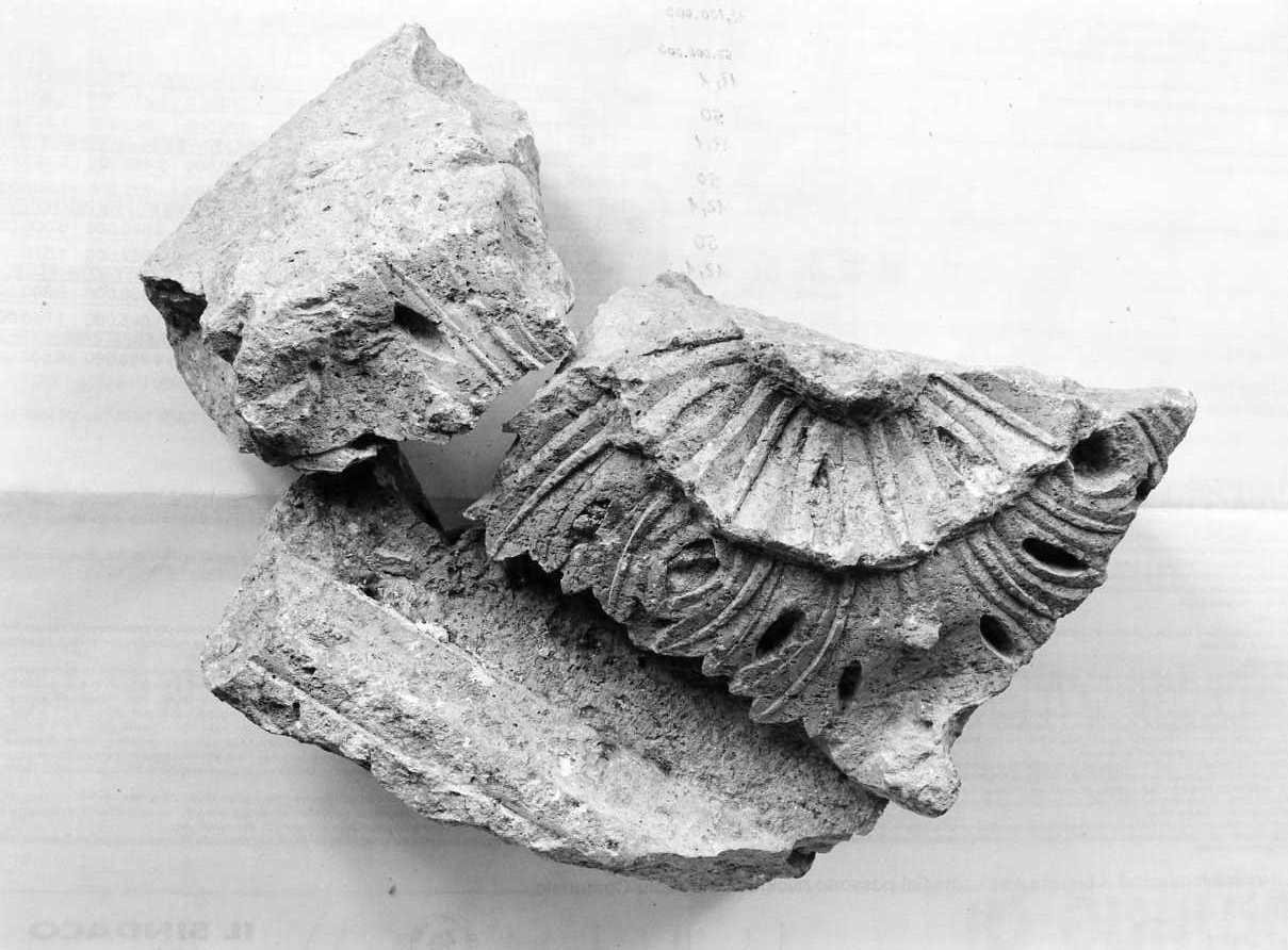 rosone (rilievo, frammento) - bottega abruzzese, bottega molisana (primo quarto sec. XIV)