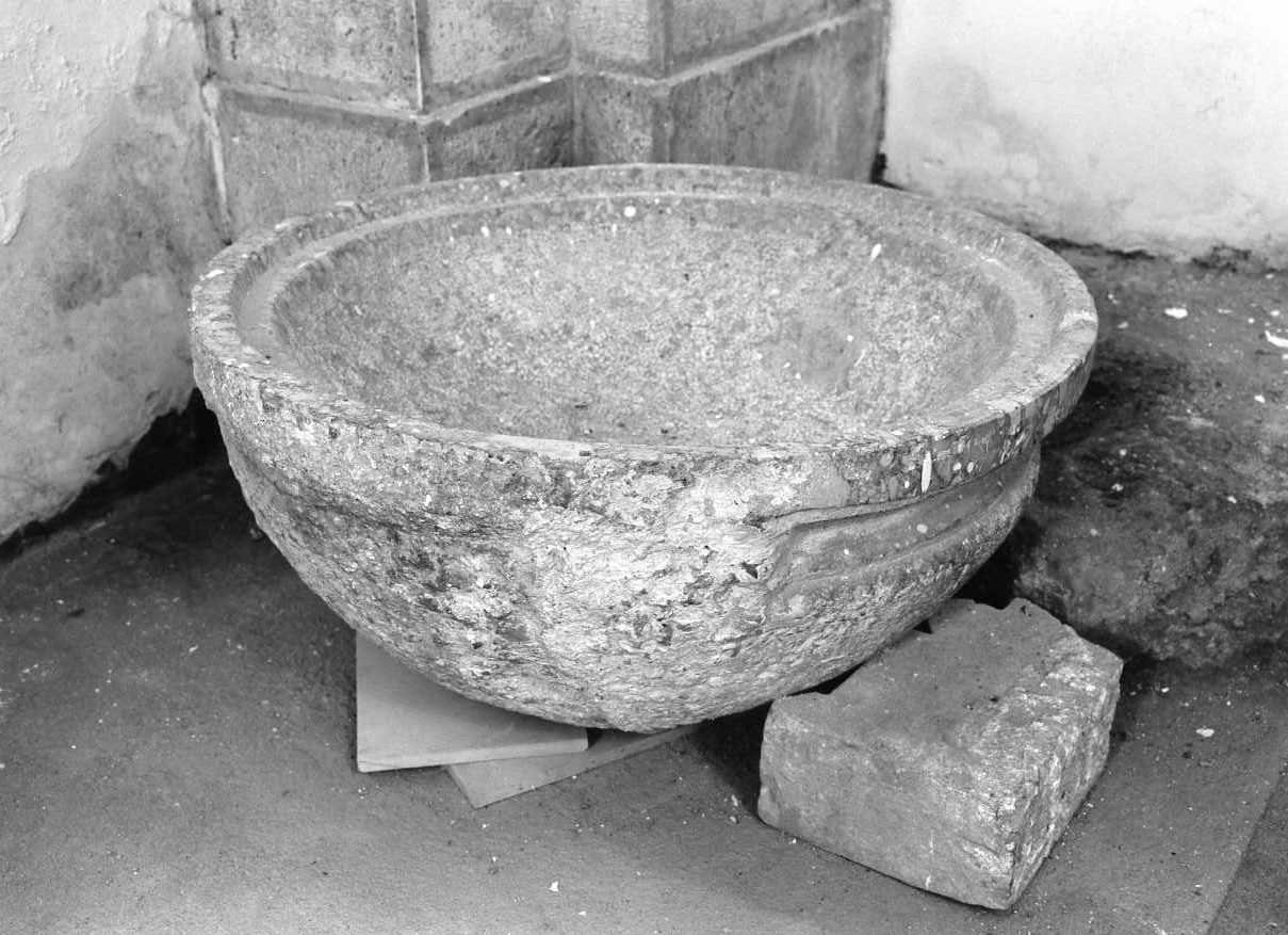 vasca battesimale - bottega molisana (secc. XVI/ XVII)