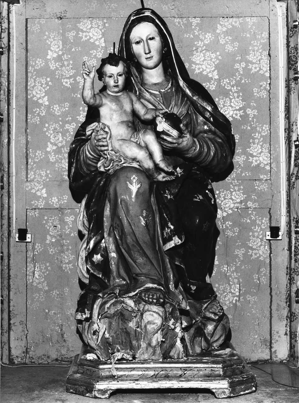Madonna con Bambino (gruppo scultoreo) - bottega napoletana (seconda metà sec. XVIII)