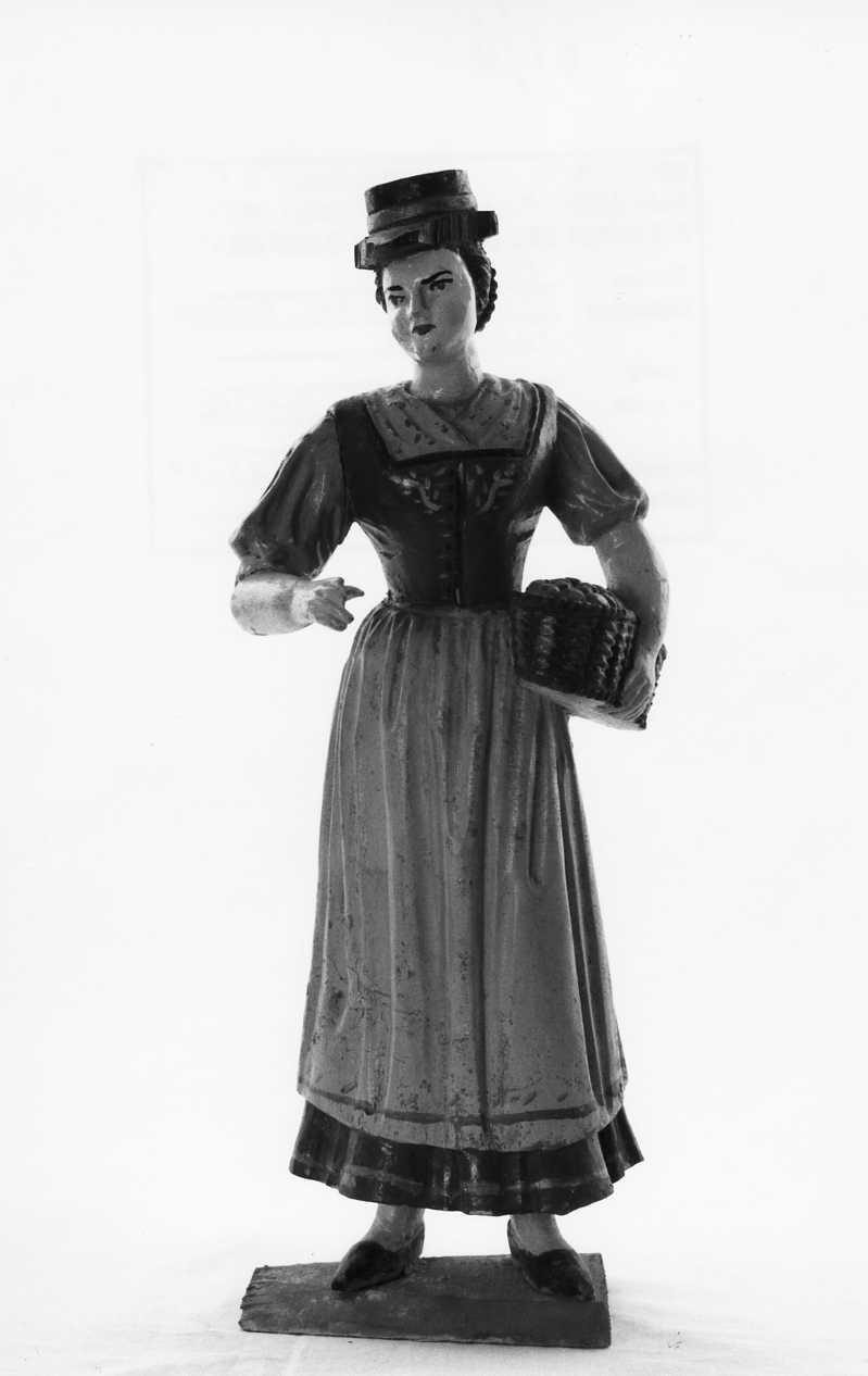 donna che porta della frutta (statuetta di presepio) - bottega napoletana (sec. XIX)