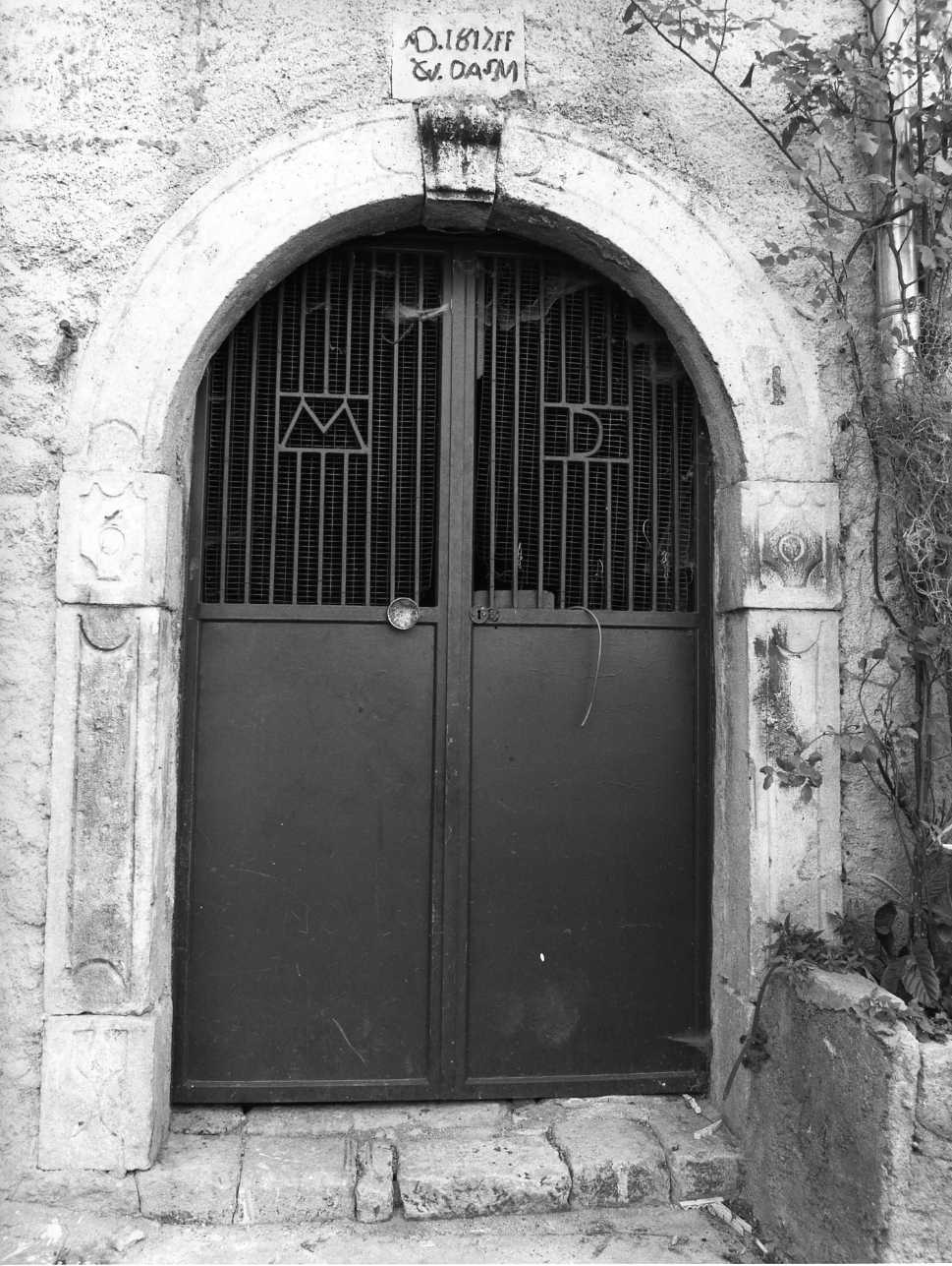 portale - ad arco - bottega Italia meridionale (sec. XIX)