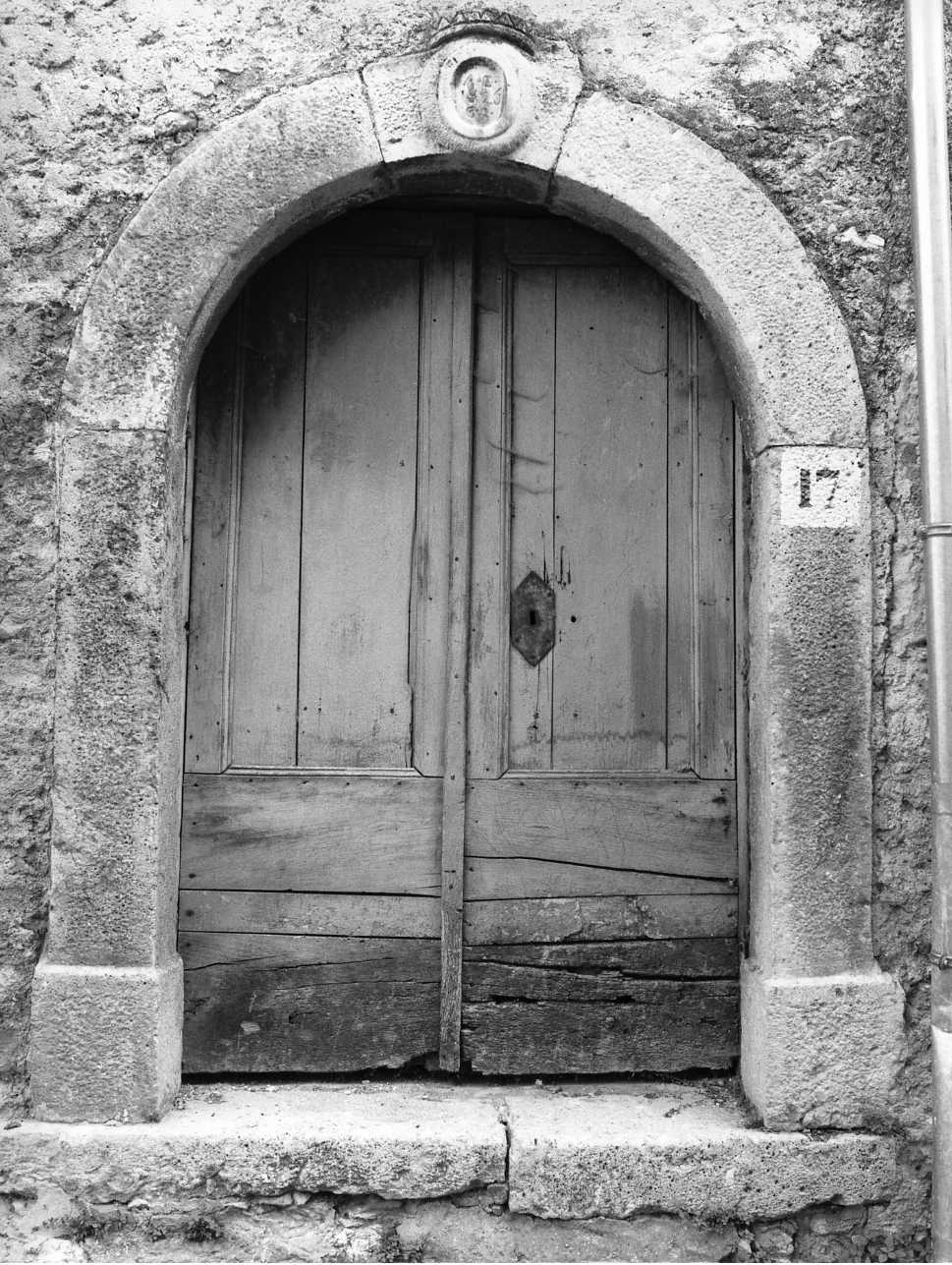 portale - ad arco - bottega Italia meridionale (sec. XIX)