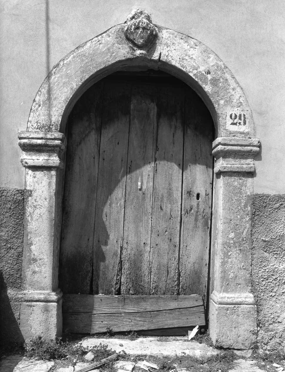 portale - ad arco - bottega Italia meridionale (sec. XVIII)