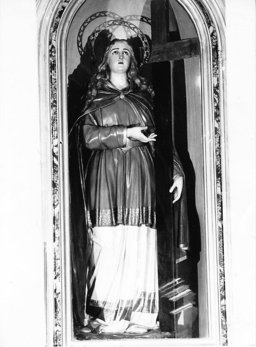 Sant'Elena (statua) di Guacci Luigi (attribuito) (fine/inizio secc. XVIII/ XX)