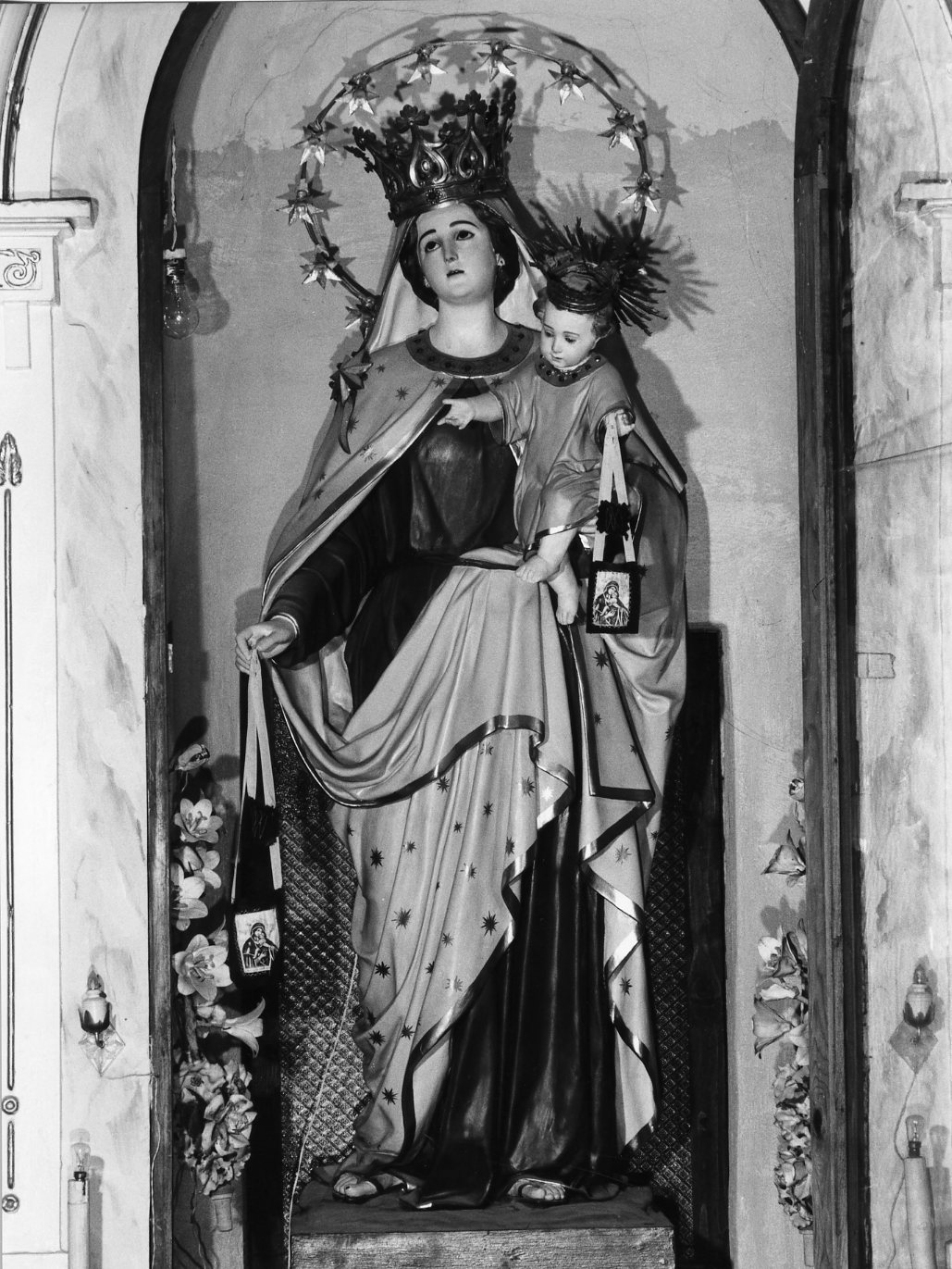 Madonna del Carmelo (statua) di Guacci Luigi (attribuito) (fine/inizio secc. XIX/ XX)