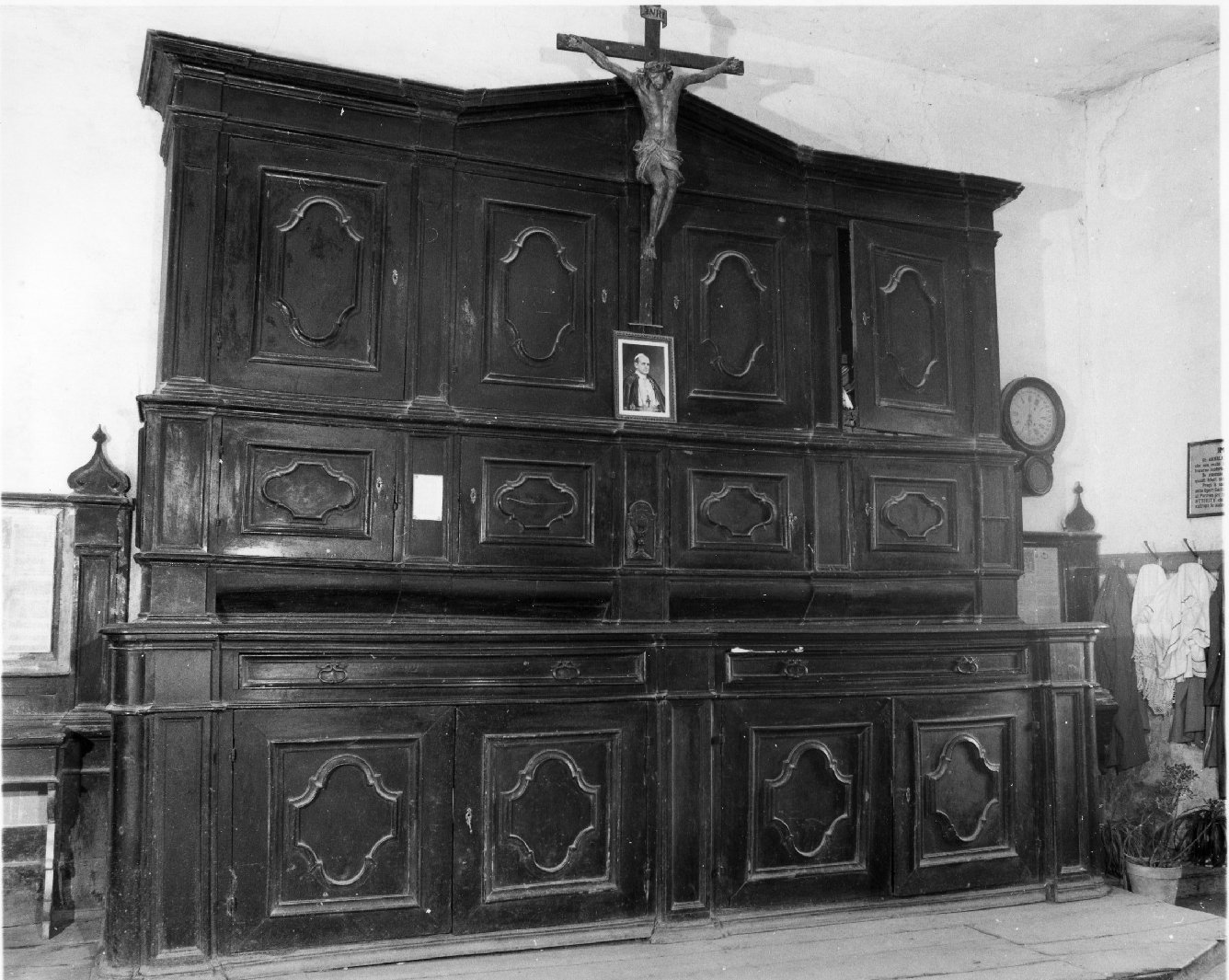 armadio da sacrestia, opera isolata - bottega Italia meridionale (sec. XVIII)