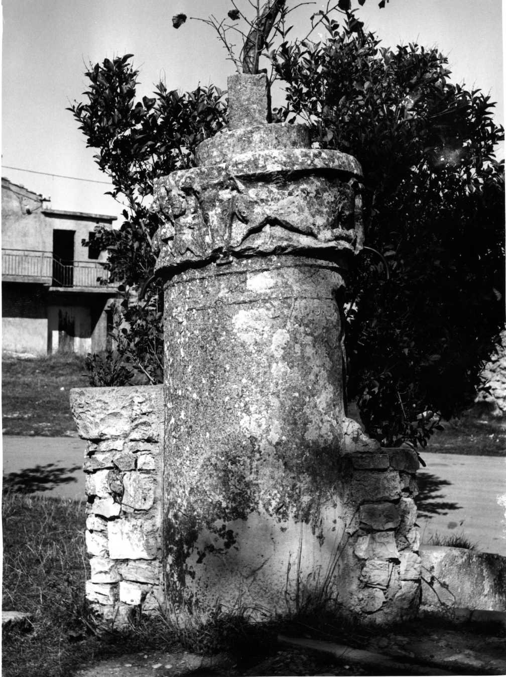 fontana - bottega Italia meridionale (sec. XII)