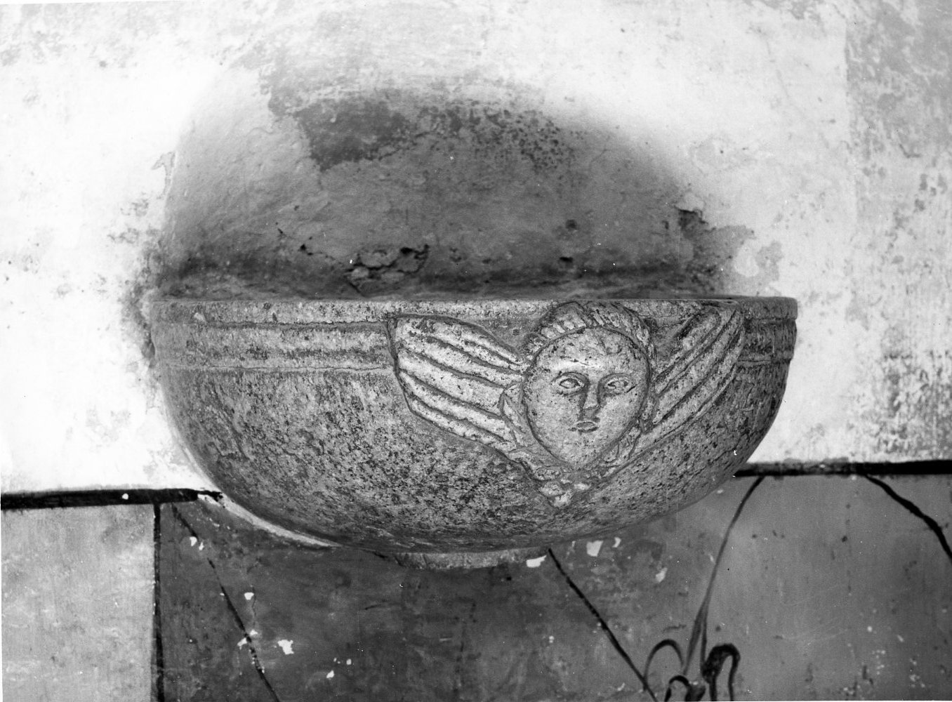 acquasantiera, opera isolata - bottega molisana (sec. XVII)