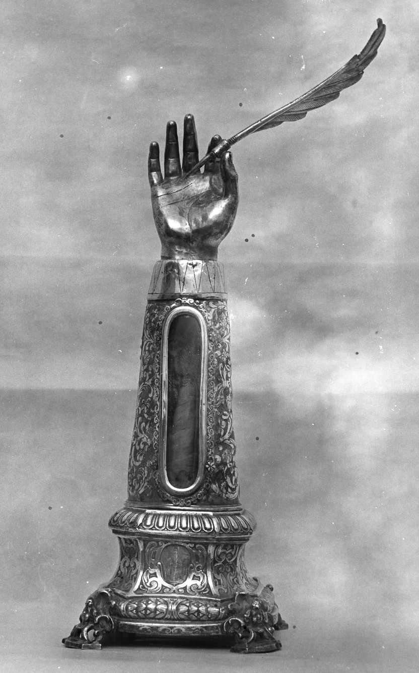 reliquiario antropomorfo - a braccio di Lucente Antonio (sec. XVII)