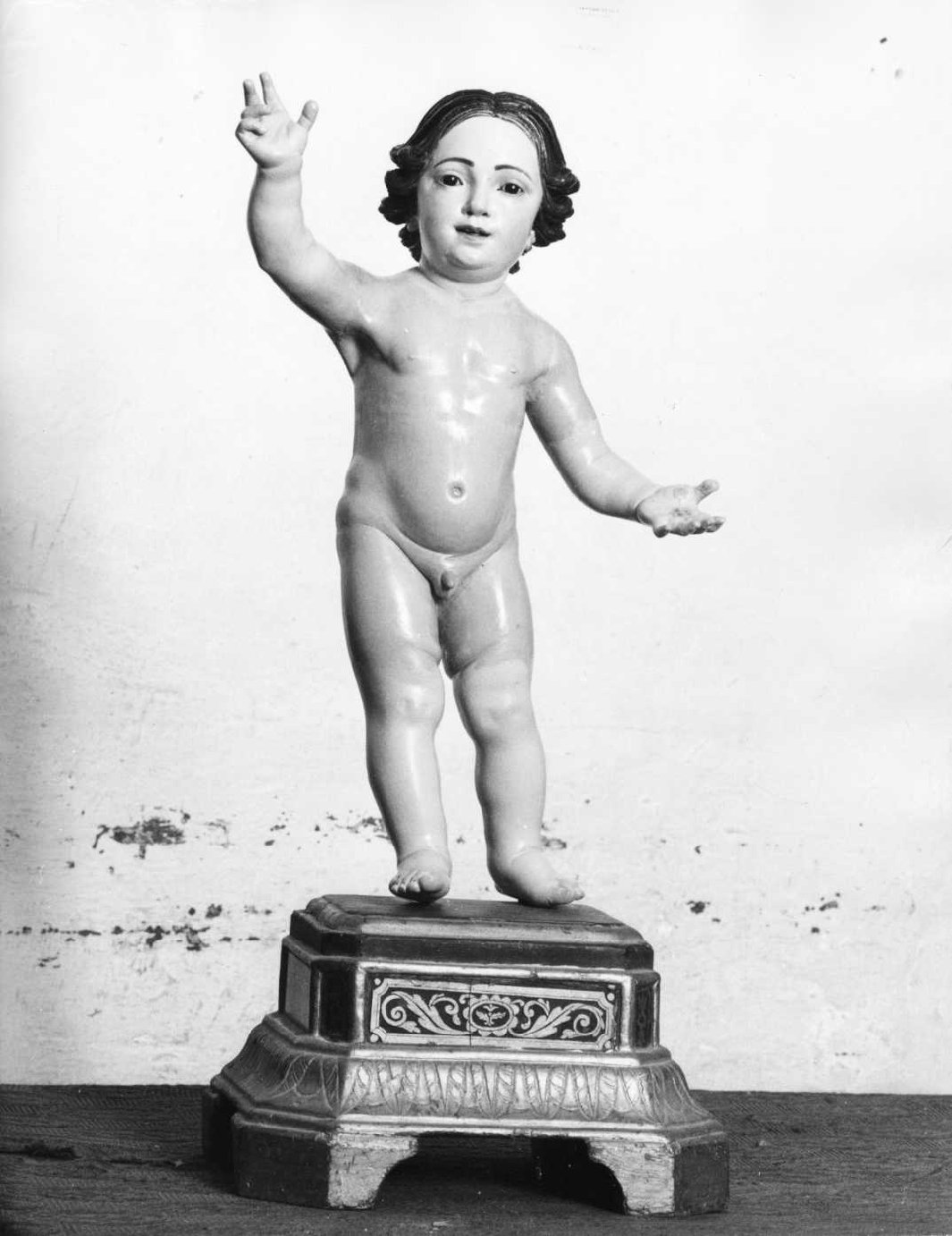 Bambino benedicente (statua, opera isolata) di Labbate Emilio (attribuito) (sec. XIX)