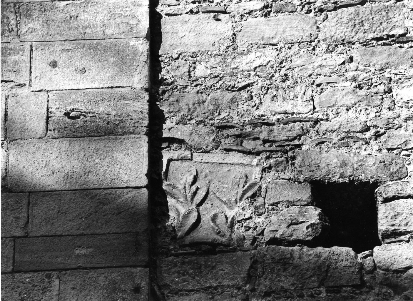 scultura, frammento - bottega Italia meridionale (secc. XIV/ XVI)