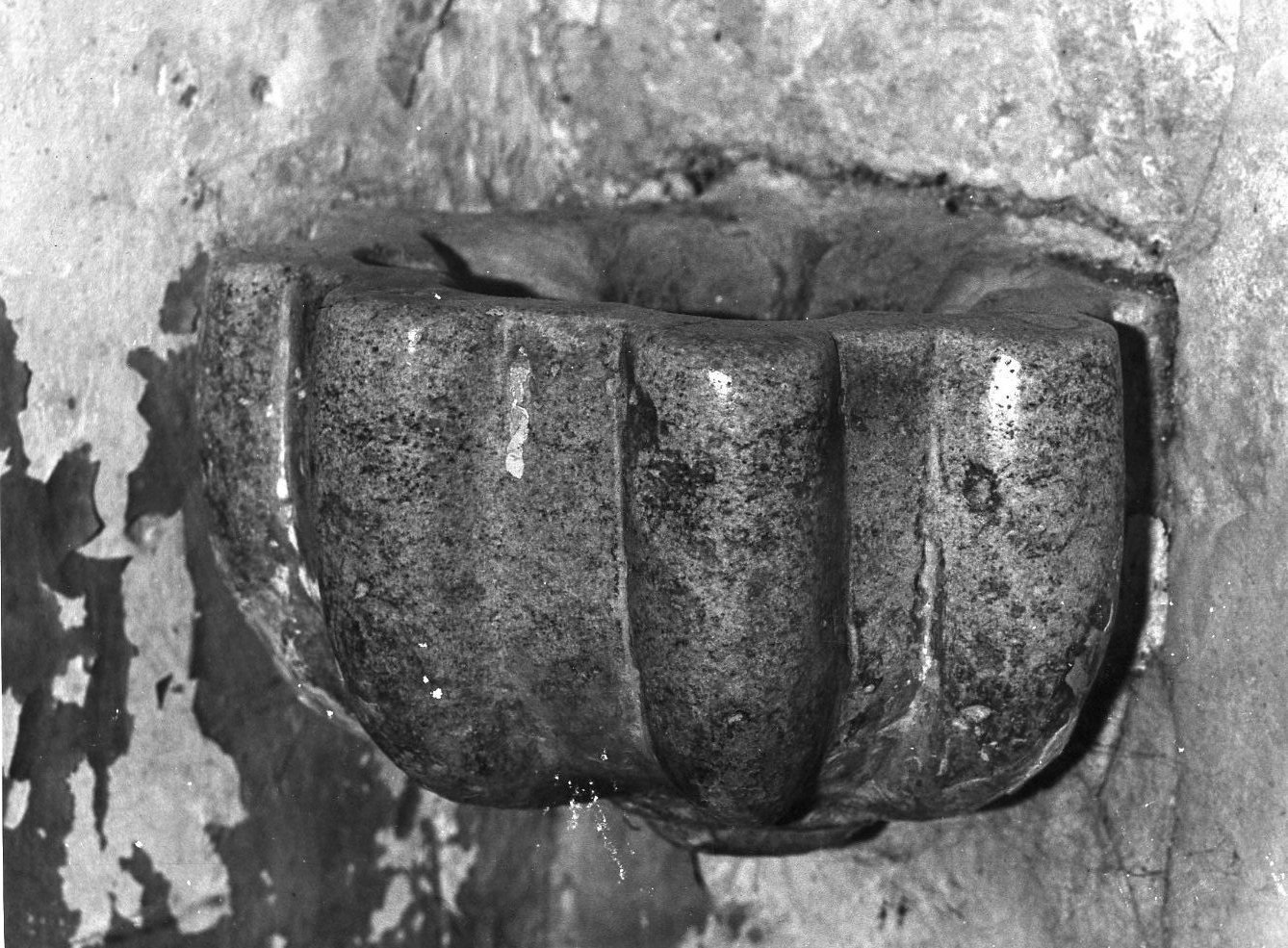 acquasantiera, opera isolata - bottega Italia meridionale (sec. XVIII)