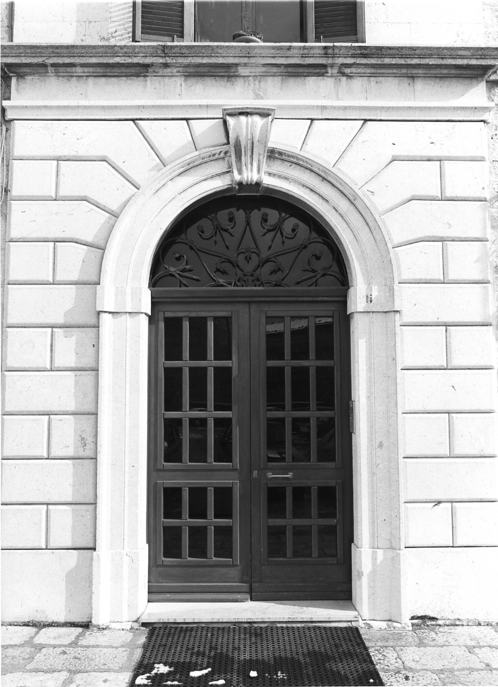 portale, elemento d'insieme - bottega Italia meridionale (sec. XIX)