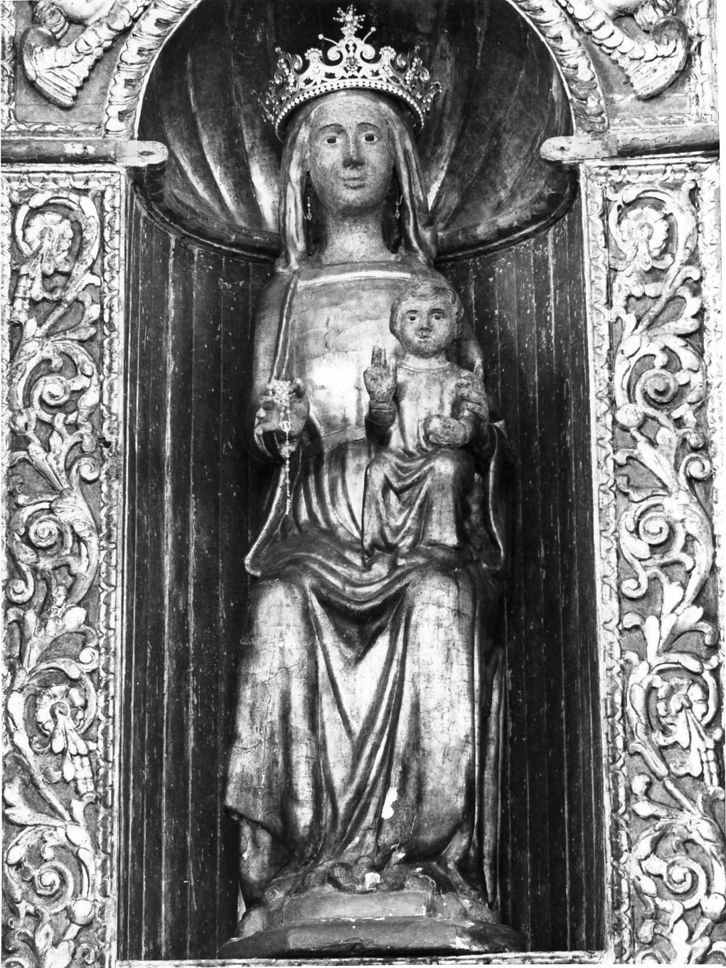 Madonna con Bambino (gruppo scultoreo, opera isolata) - bottega molisana (prima metà sec. XV)