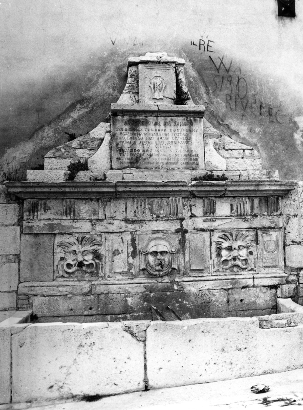 fontana - bottega Italia meridionale (sec. XVII)