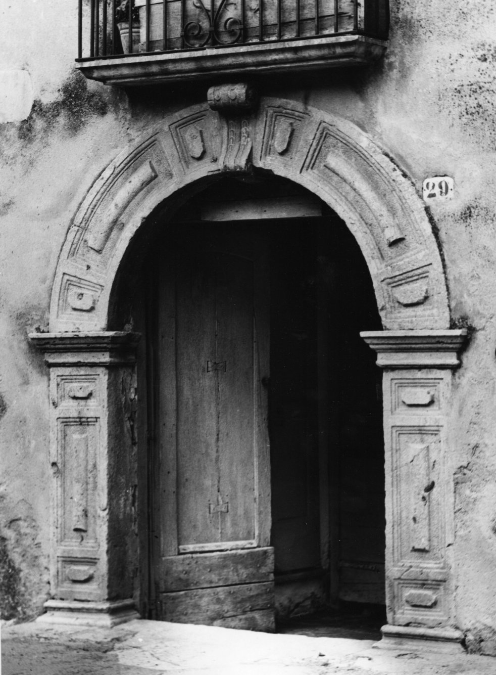 portale - ad arco - bottega Italia meridionale (sec. XVII)