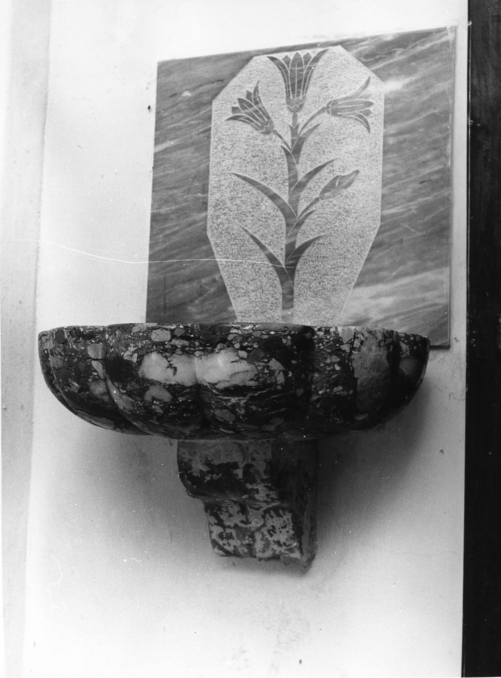 acquasantiera da parete, coppia - bottega molisana (sec. XIX)