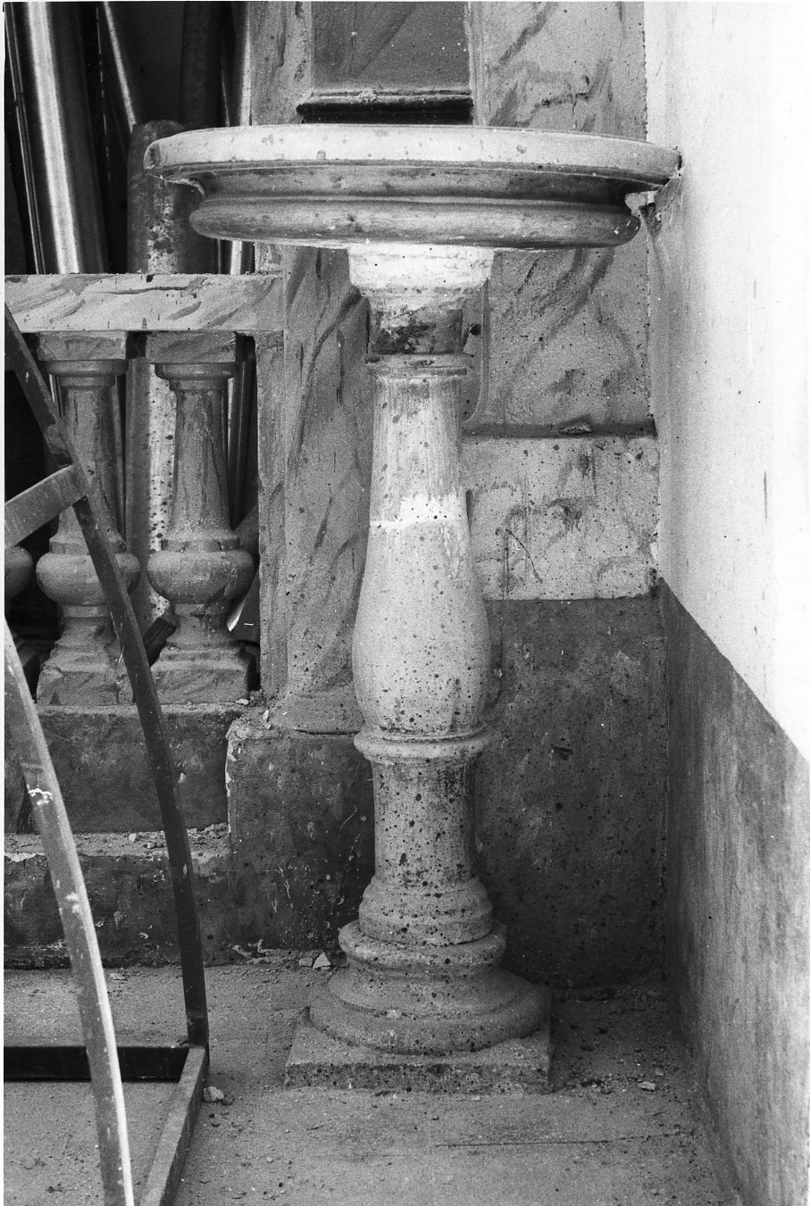 acquasantiera - bottega molisana (sec. XIX)