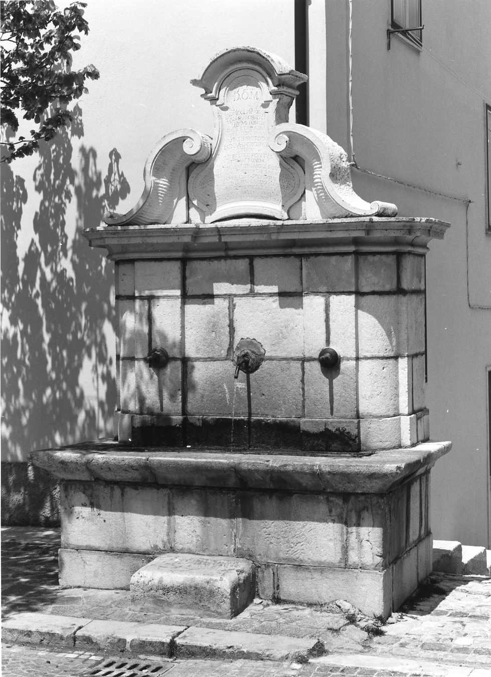 fontana, opera isolata di Di Lallo Nicola (sec. XVIII)