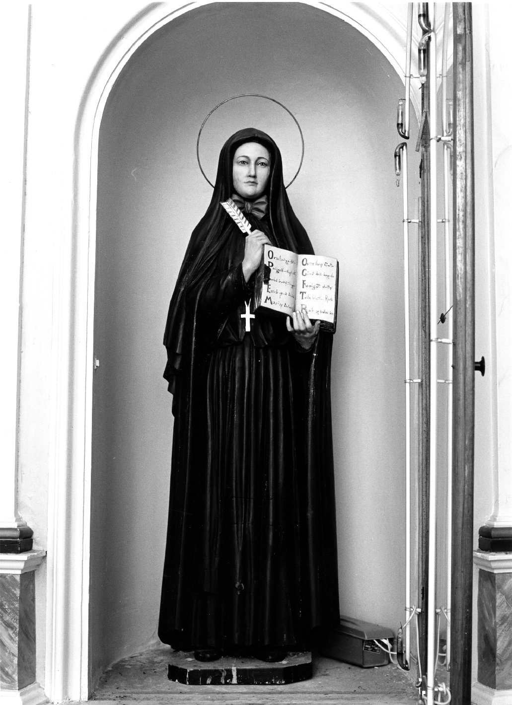 Santa Francesca Cabrini (statua, opera isolata) - bottega molisana (metà sec. XX)
