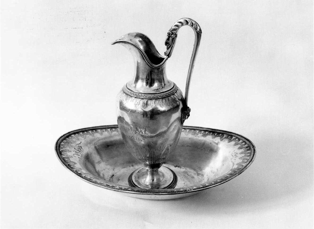 brocca, elemento d'insieme - bottega Italia meridionale (sec. XIX)