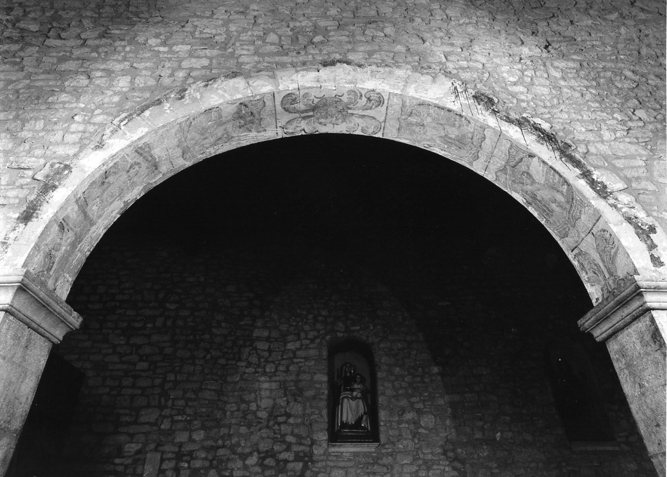 angeli con i simboli della passione (decorazione pittorica, complesso decorativo) - ambito Italia meridionale (sec. XIX)