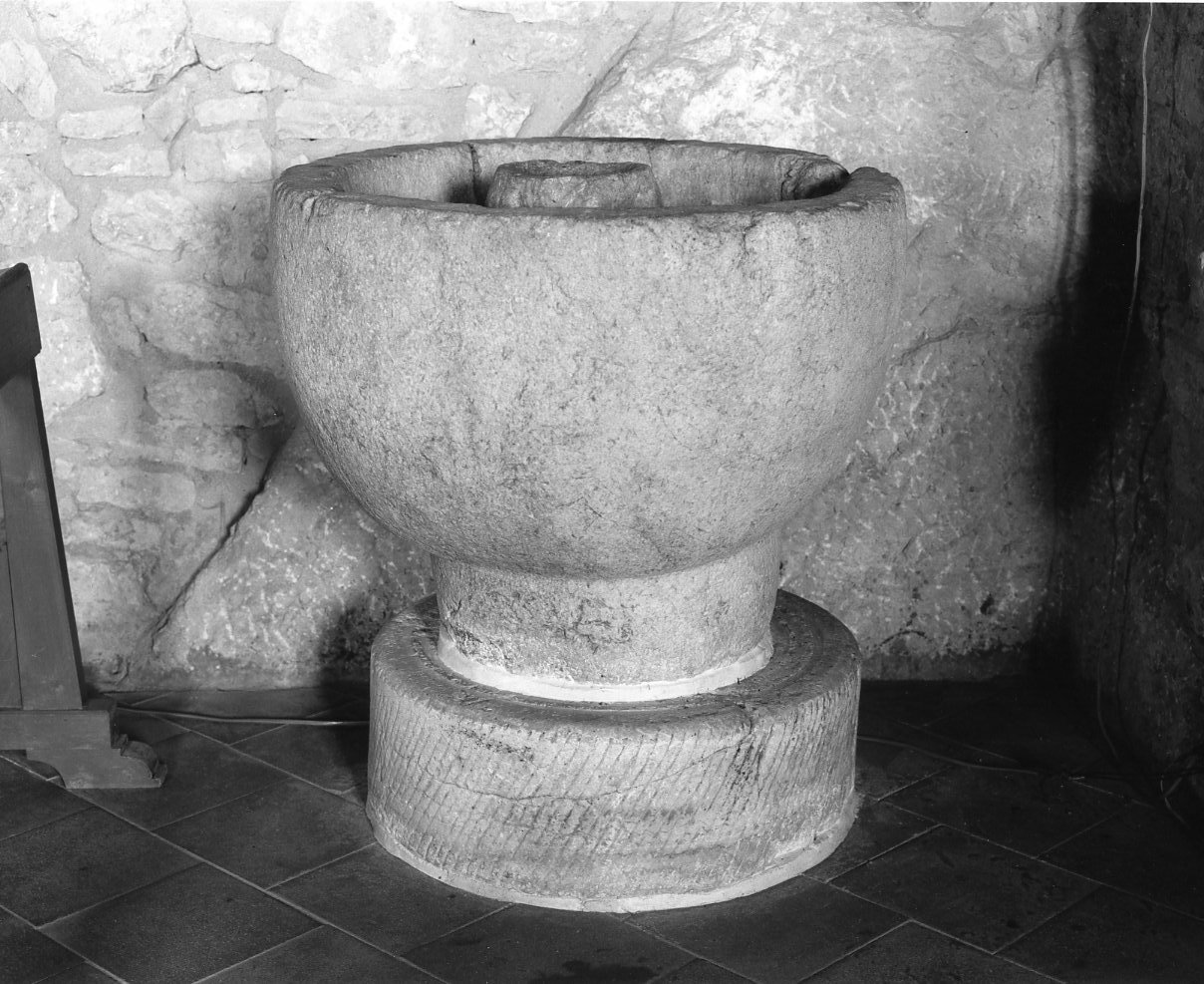 fonte battesimale - a vasca, opera isolata - bottega Italia meridionale (sec. XIX)