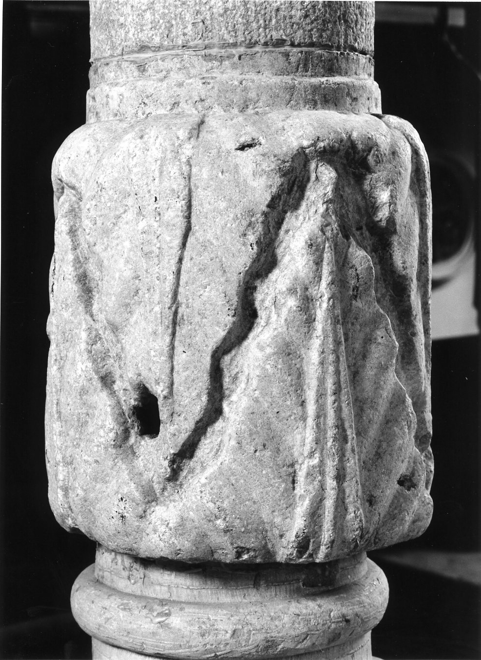 fonte battesimale, frammento - bottega Italia meridionale (sec. XVIII)