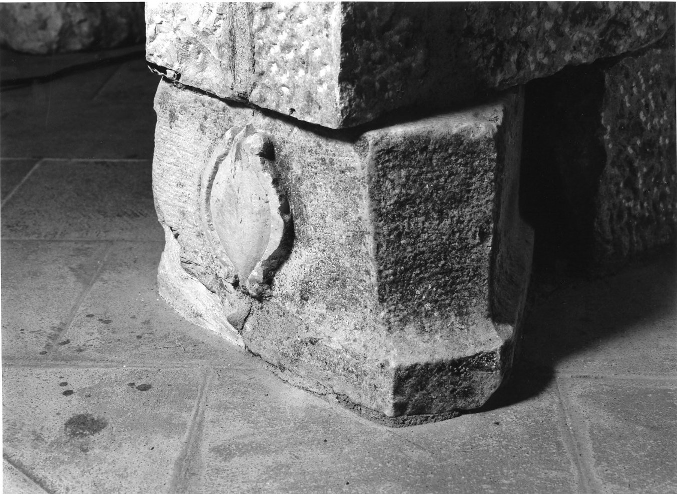 capitello, elemento d'insieme - bottega Italia meridionale (sec. XVIII)