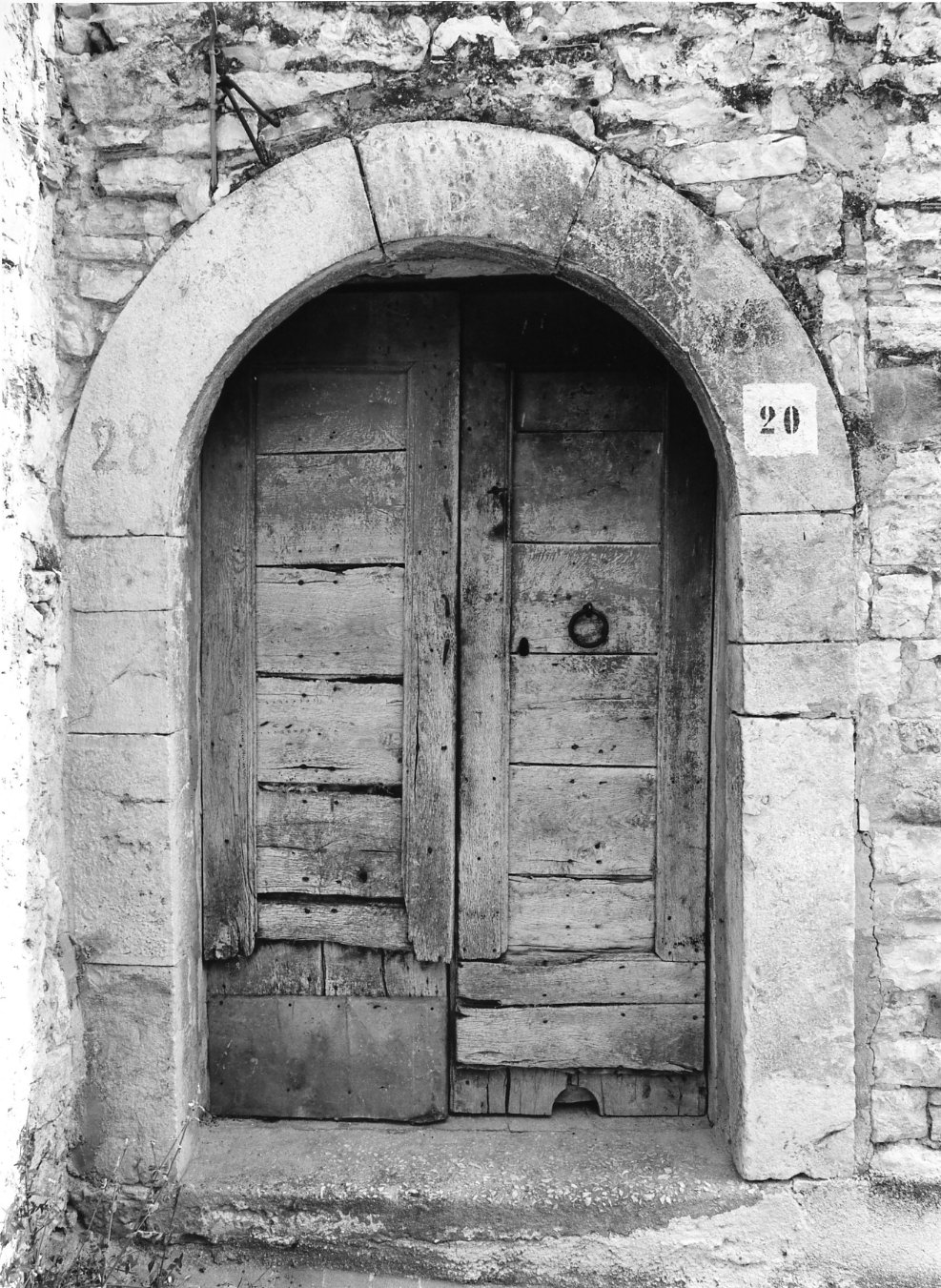 portale - ad arco, opera isolata - bottega Italia meridionale (sec. XVIII)