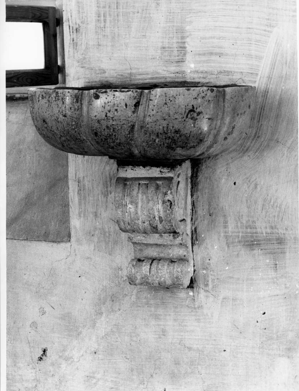 acquasantiera da parete - bottega molisana (fine sec. XVIII)