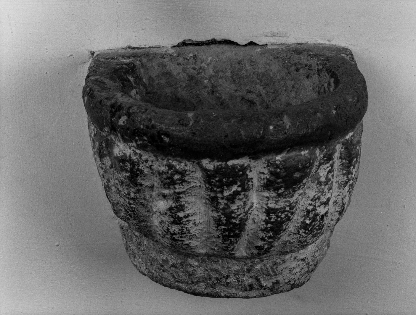 acquasantiera - bottega Italia meridionale (secc. XIII/ XVIII)