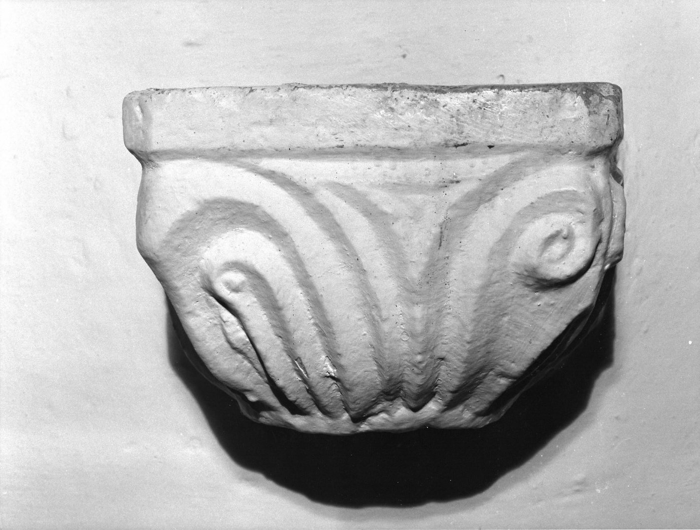 acquasantiera - bottega Italia meridionale (secc. XIII/ XIV)