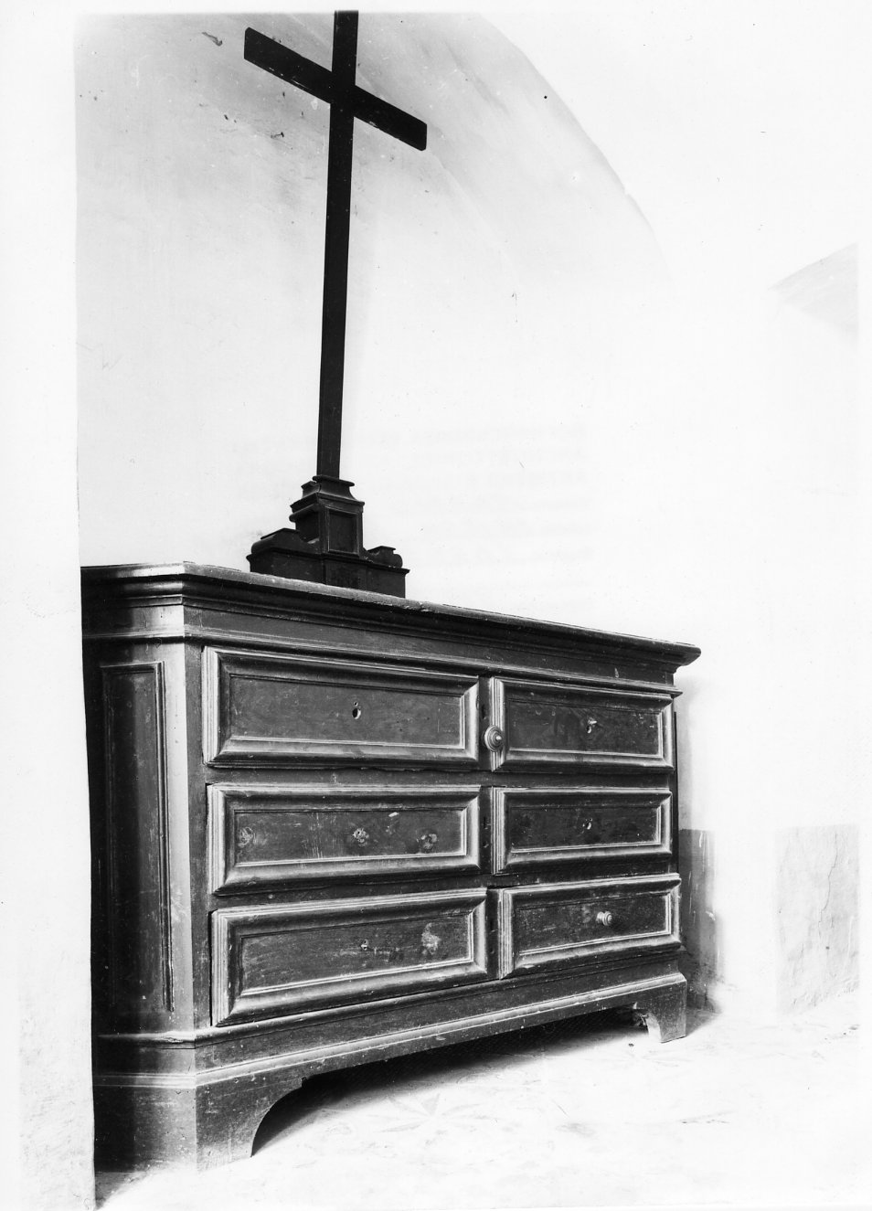 cassettone, opera isolata - bottega Italia meridionale (prima metà sec. XVIII)