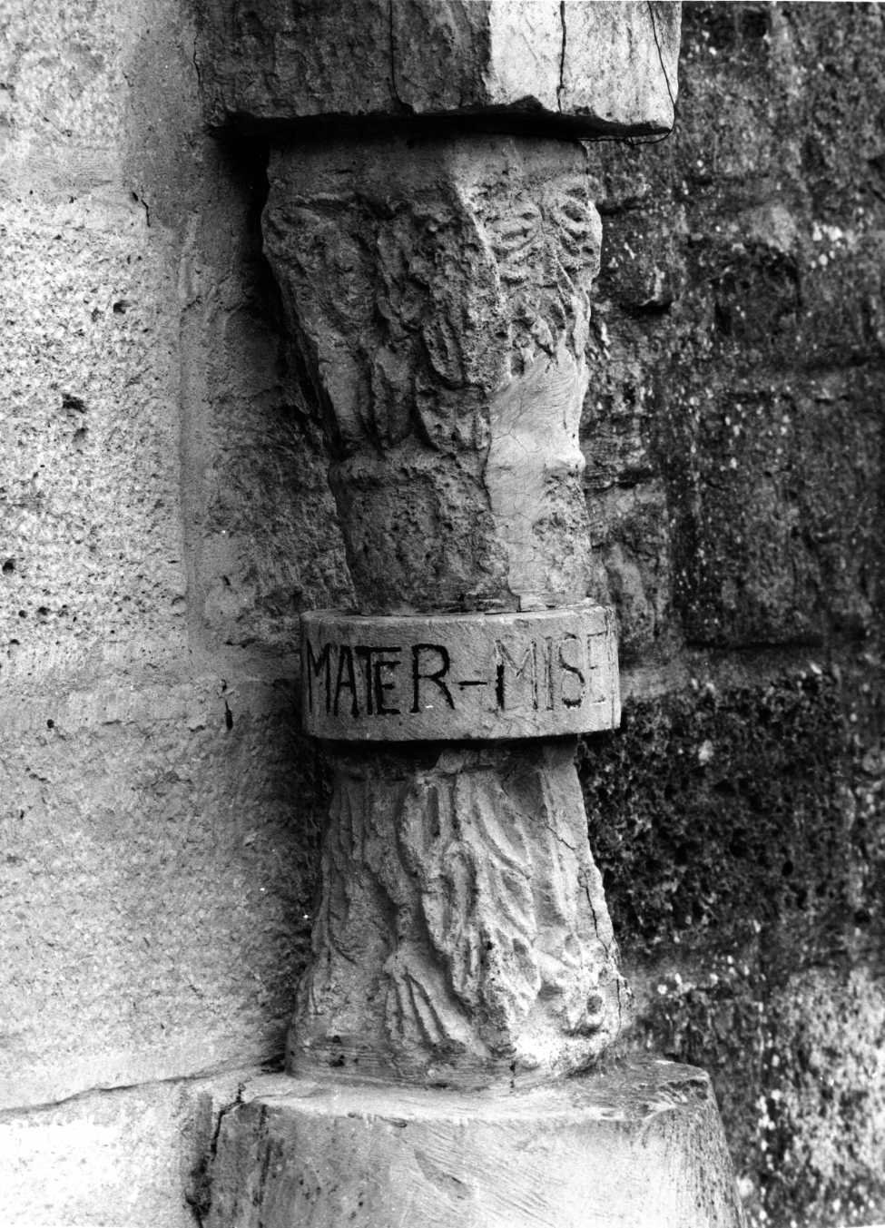 capitello, elemento d'insieme - bottega Italia meridionale (secc. XI/ XII)