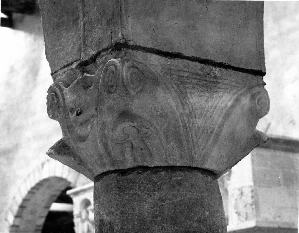 capitello, opera isolata - bottega Italia meridionale (sec. XII)