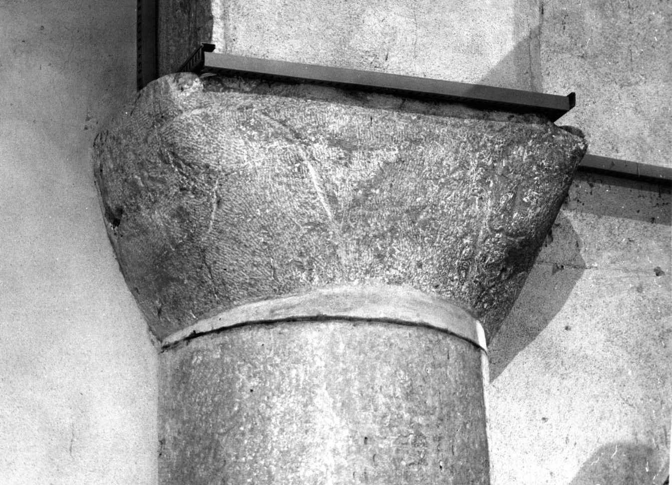 capitello, opera isolata - bottega Italia meridionale (sec. XII)