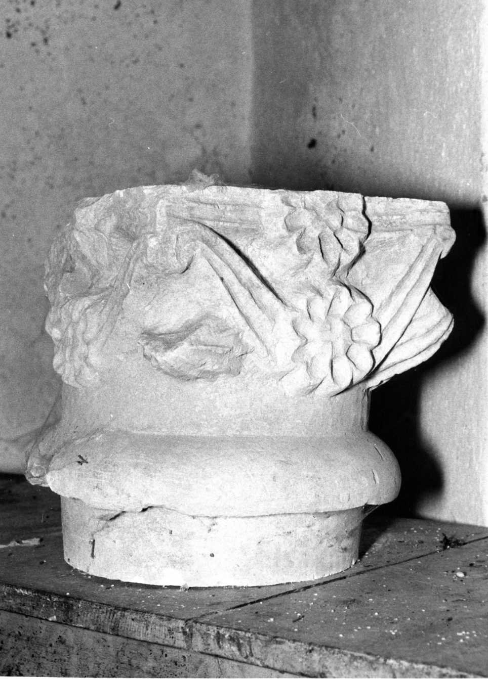 capitello, opera isolata - bottega Italia meridionale (secc. XII/ XIII)