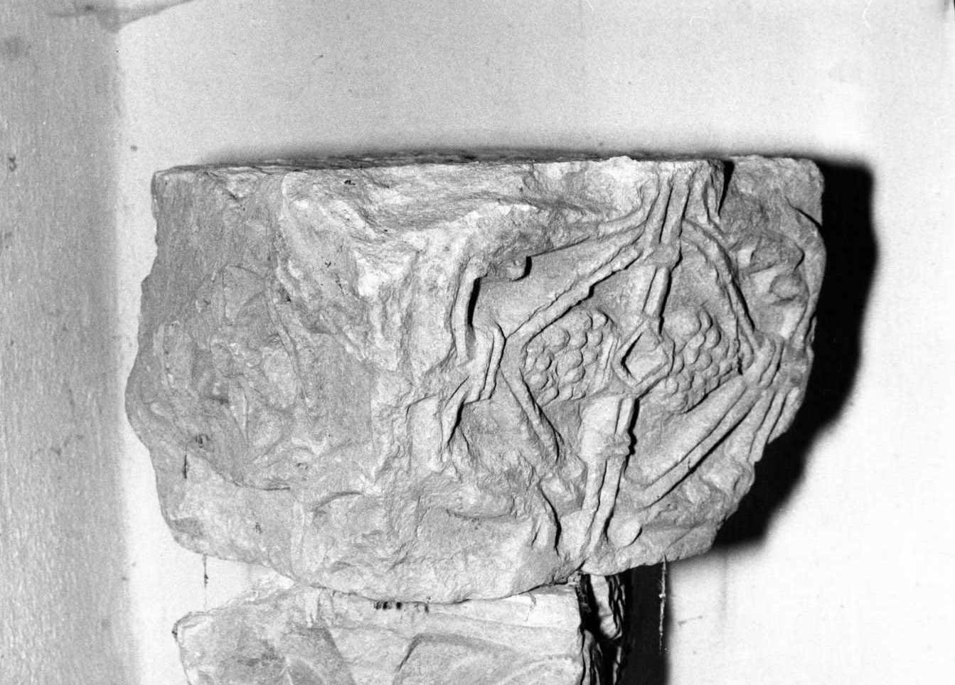 capitello, opera isolata - bottega Italia meridionale (secc. XII/ XIII)