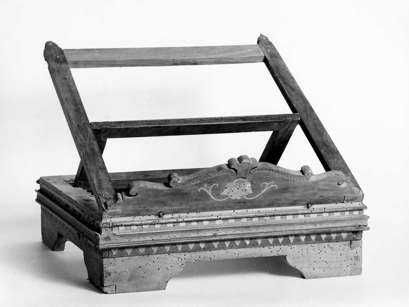 leggio da tavolo, opera isolata - bottega molisana (ultimo quarto sec. XIX)