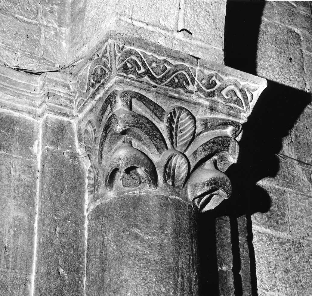 capitello, opera isolata - bottega molisana (sec. XIII)