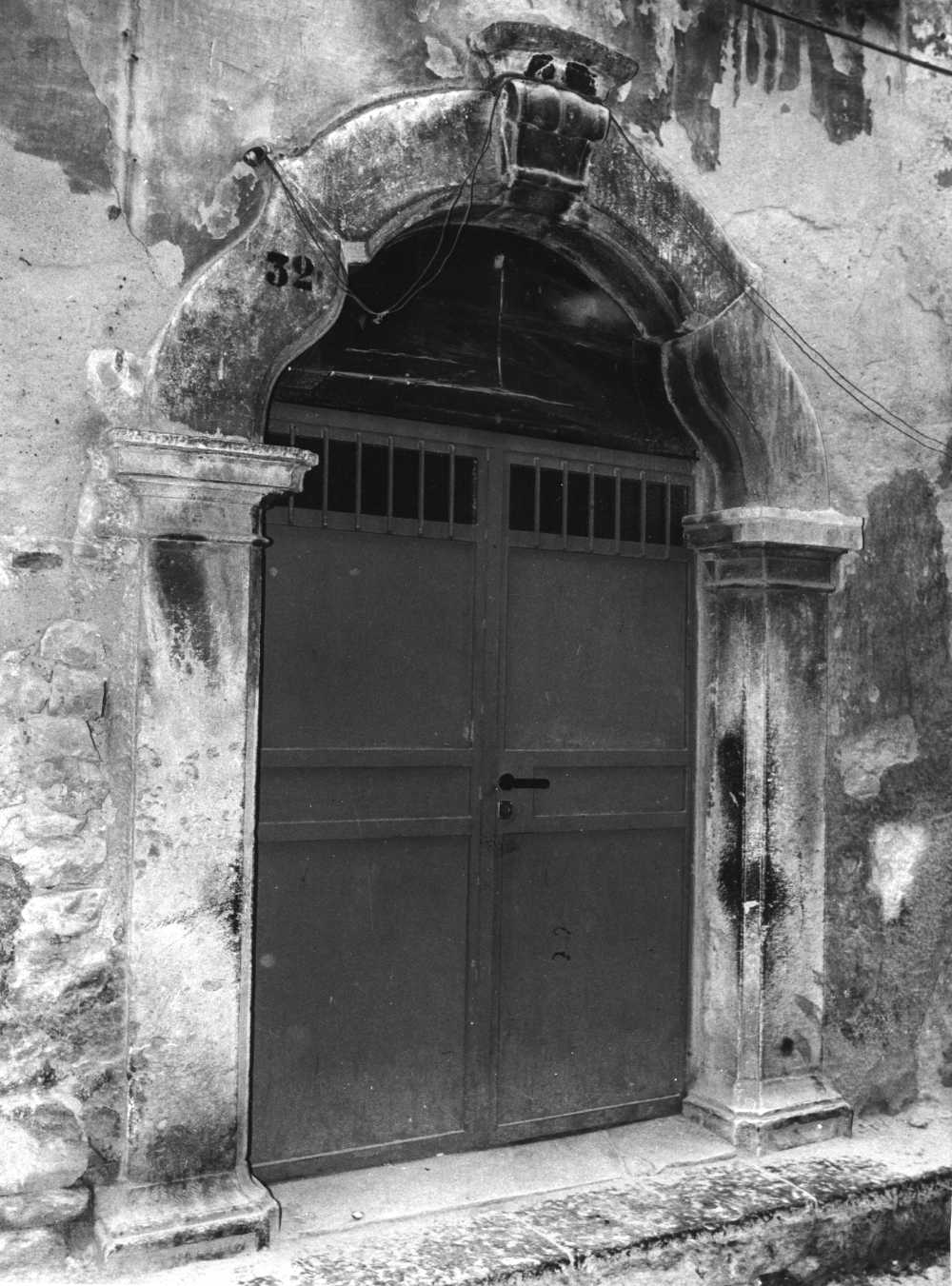 portale - ad arco - bottega Italia meridionale (sec. XVII)