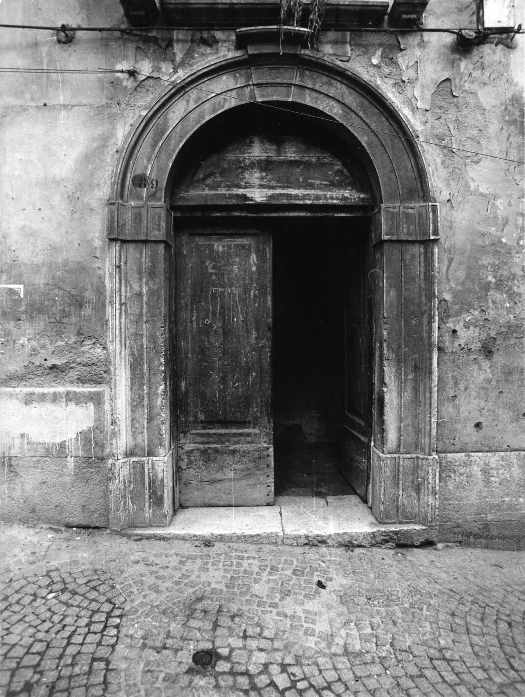 portale - ad arco - bottega Italia meridionale (sec. XIX)